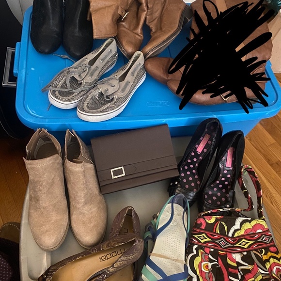Shoes - !!!Closet close out SHOES AND BAGS!!!